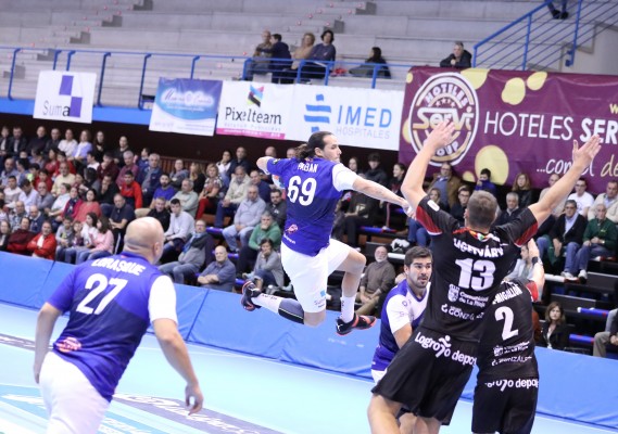 El internacional cubano Jorge Pabán renueva con el Balonmano Benidorm
