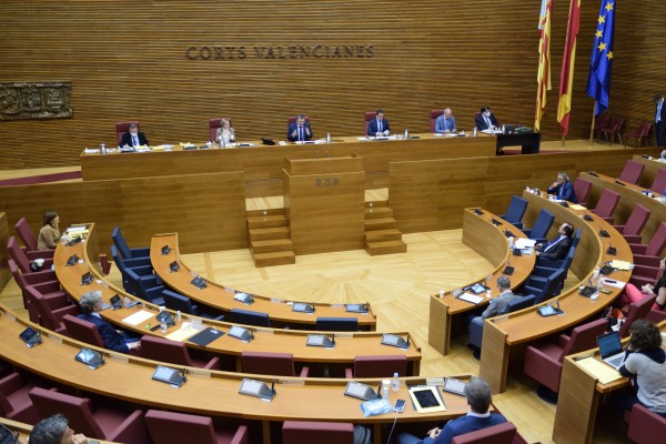 Les Corts recurren al voto ponderado para aprobar la Ley del Juego 