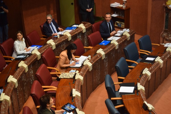 La Asamblea exige al Gobierno de España un reparto de fondos basado en el criterio de la población