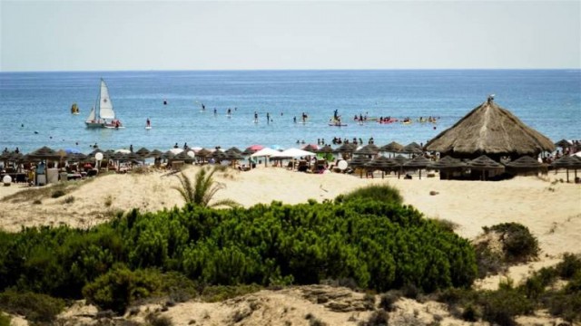 Elche apura la licitación del servicio de socorrismo para sus playas y deja en stand by el plan director
