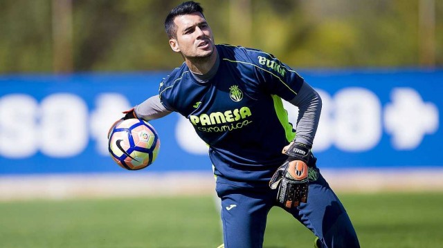 El Villarreal ejecuta la cláusula de compra del meta Andrés Fernández