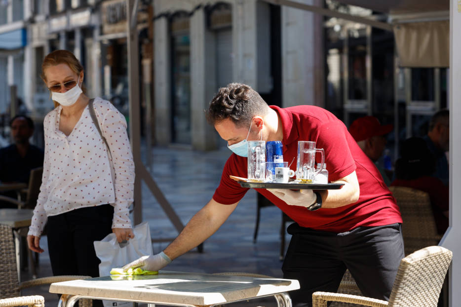El PP de Elche se alinea de nuevo con los hosteleros y señala que se ven perjudicados por las decisiones del alcalde