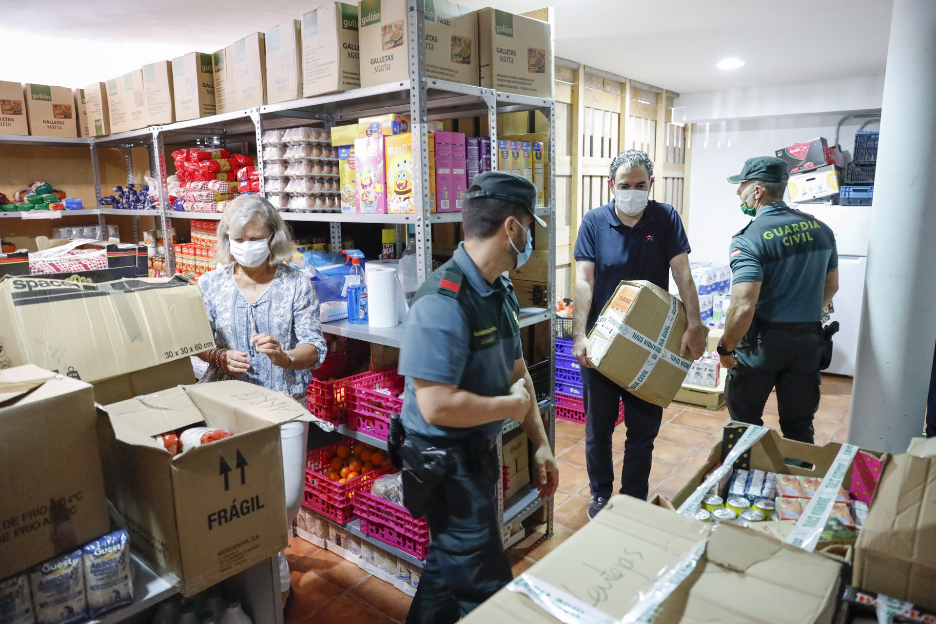  La Guardia Civil dona más de 1.500 kilos de alimentos y productos higiénicos al voluntariado de l’Alfàs