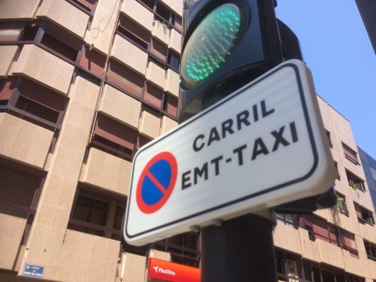 Todas las multas por aparcar de noche en el carril bus son en la misma avenida