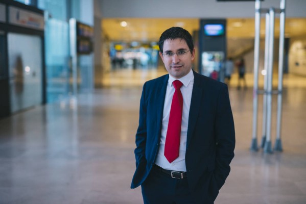 València se prepara para recibir el jueves el primer vuelo extranjero con pasajeros obligados a cuarentena