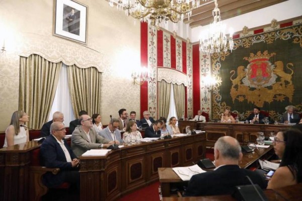 Alicante distinguirá con la medalla de la ciudad a todos los alicantinos por su actitud durante la crisis