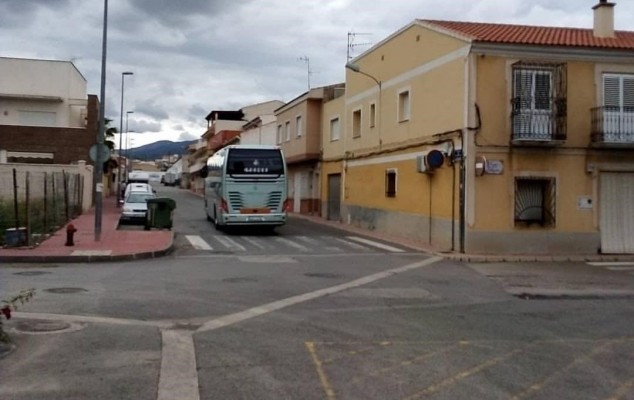 Trasladan a 15 vecinos de Totana tras haber tenido contacto con seis positivos de covid-19
