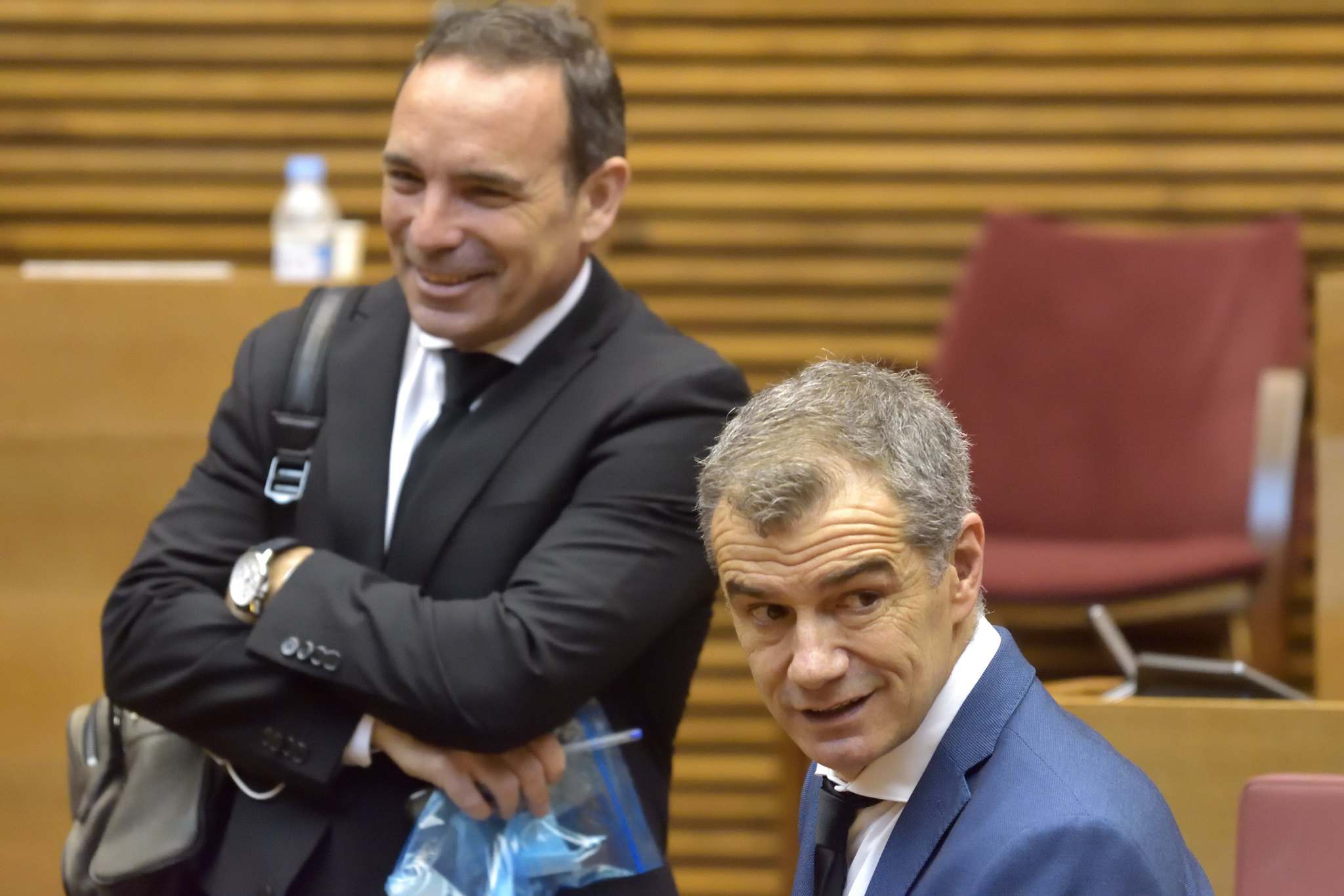 El síndic de Ciudadanos, Toni Cantó, junto al portavoz de Economía, Tony Woodward. Foto: CORTS/INMA CABALLER - 