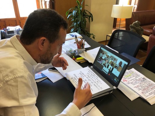 El Ayuntamiento de Elche y
los hosteleros dan un paso adelante en un plan para revitalizar el sector
