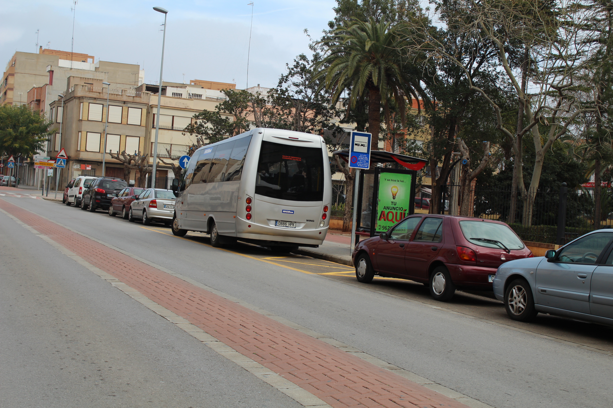 
Nules reprén el transport urbà, el préstec de llibres i reobri el cementeri municipal