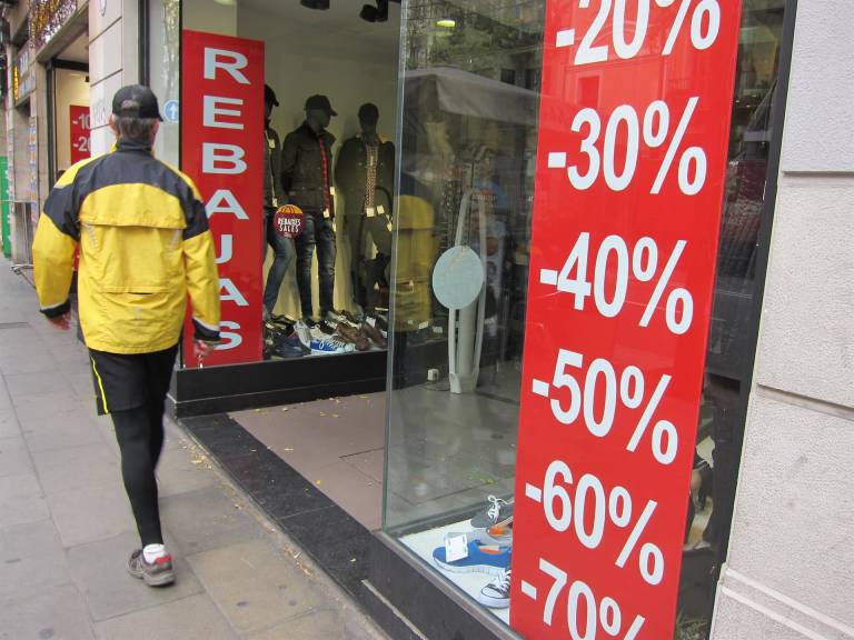Habrá rebajas: el Gobierno vuelve a rectificar y permite las promociones en la Fase 1