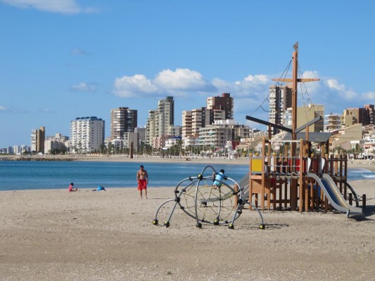 El Campello contempla ayudas y bonificaciones a vecinos afectados por ERTE