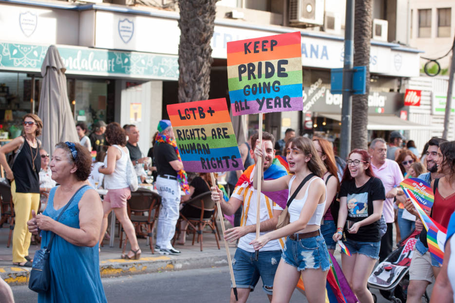 Castelló recibe una media de 50 consultas semanales de personas LGTBI que necesitan ayuda