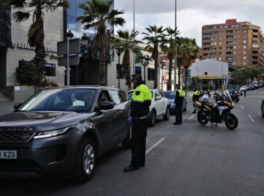 Más de 3.560 sanciones y 40 detenidos por desobedecer en Alicante en 2 meses
