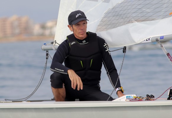 Carlos Martínez, campeón del mundo máster de Laser, espera disputar el Nacional y el Europeo