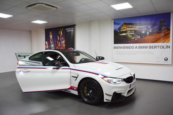 Bertolín entrega un exclusivo BMW M4 DTM 'Champion Edition'