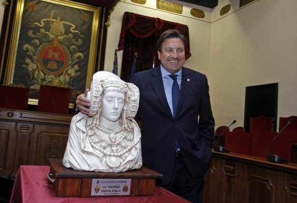 El juez absuelve a Sepulcre del delito contra la AEAT y considera prescrito el de falsedad documental