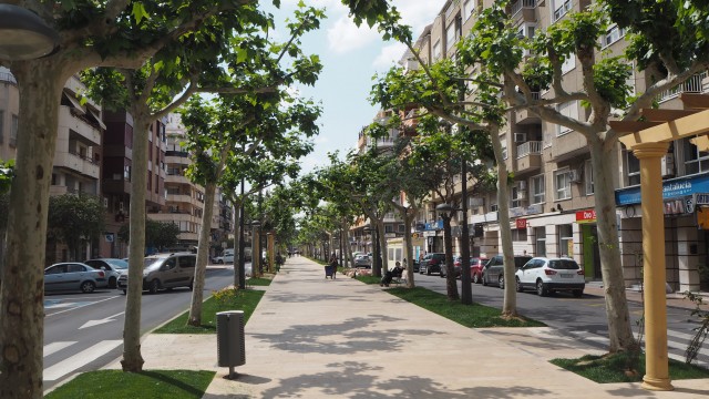 Orihuela peatonaliza la Avenida Teodomiro para facilitar la movilidad de los peatones