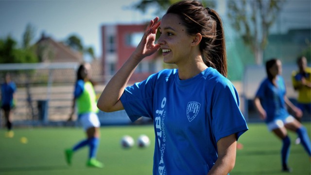 El Alhama CF ElPozo sigue apuntalando su defensa al renovar a África González

 