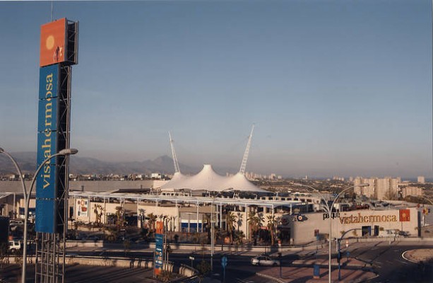 LAR, dueña del Parque Vistahermosa y Portal de la Marina, factura un 24% más el primer trimestre