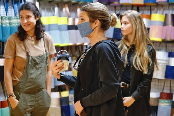 Consumo aconseja el uso de mascarillas higiénicas en población general y no FFP2 