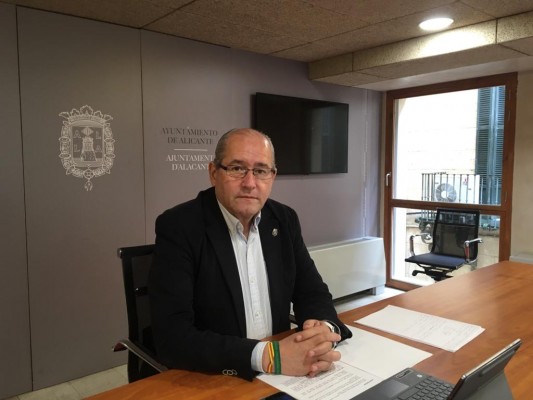 Alicante amplía el cierre al tráfico temporal en 16 recorridos en otro ensayo de peatonalización