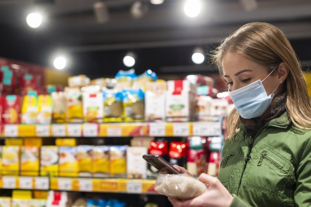 La OCU no detecta rastros de coronavirus en los envases de alimentos del supermercado