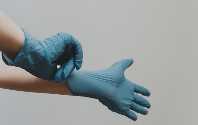 Profesionales de Medicina Preventiva desaconsejan el uso de guantes en actividades diarias