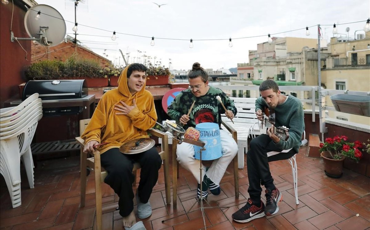 Stay Homas: de tocar en su terraza a fichar por una multinacional