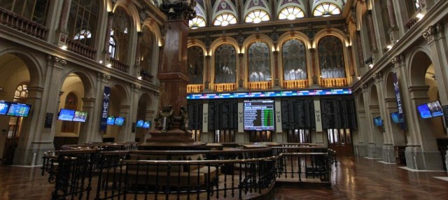  El Ibex 35 ahonda su caída al 1,94% y se aleja de los 6.700 puntos