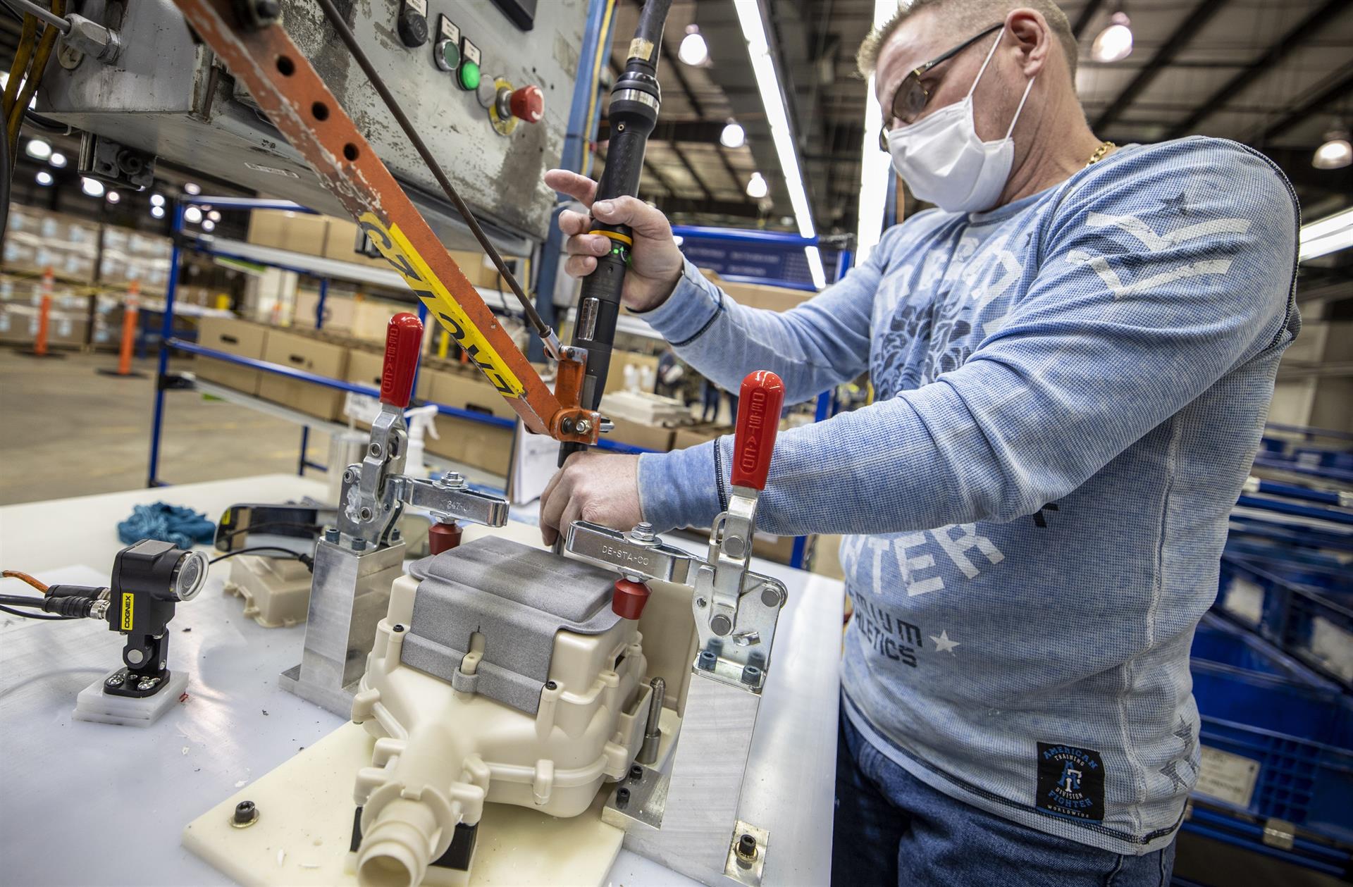 Ford recupera la actividad en toda Europa el lunes con la apertura de la planta de motores de Almussafes