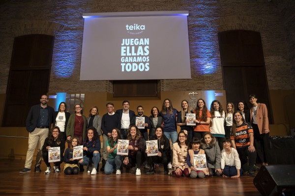 Teika lanza de nuevo su álbum de cromos de deporte femenino