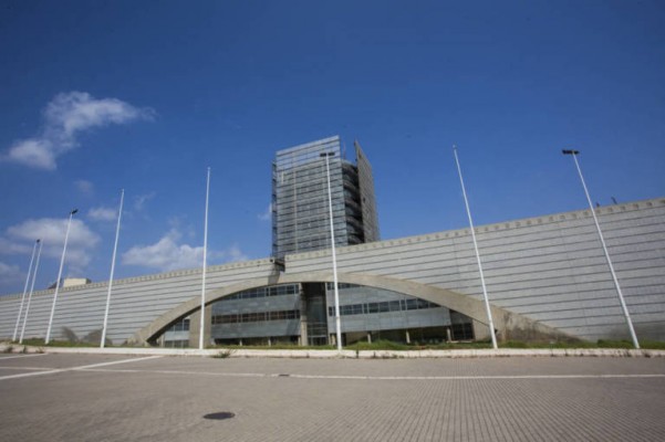 Casi 9.000 solicitudes para 62 puestos temporales en la nueva televisión valenciana
