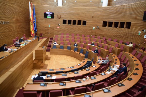 Les Corts piden al Gobierno usar el remanente de los ayuntamientos para luchar contra el Covid-19 