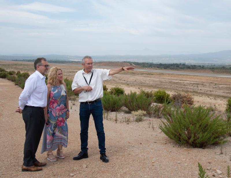 Martí avala la conexión aérea con Bilbao y aplaude la plataforma industrial del aeropuerto de Castellón