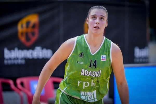 Valencia recuperará a Raquel Carrera para la próxima campaña tras su cesión
