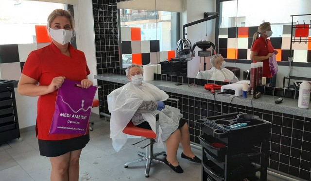 Los Ayuntamientos de la provincia comienzan a repartir mascarillas para los vecinos