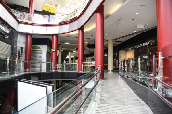 Control de temperatura, menos aforo y máxima higiene: los centros comerciales preparan su vuelta