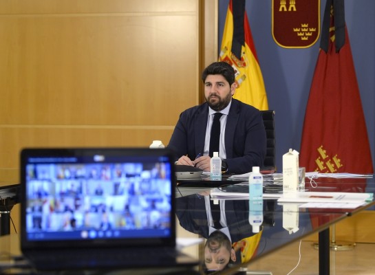 López Miras amenaza con volver a la Fase 0 si existe una 