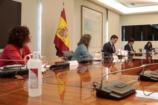 Montero, tras las quejas de la Comunitat por el cambio de fase, pide no trasladar 