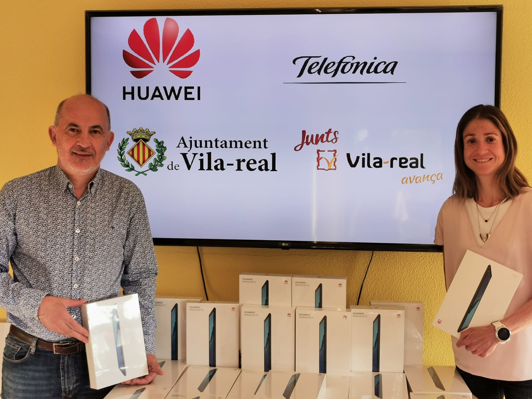 Vila-real completa el reparto de 50 'tablets' a
los alumnos de familias en situación de vulnerabilidad