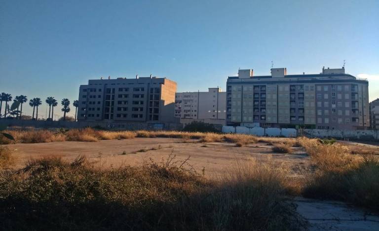 El solar de la antigua fábrica La Joya en Borriana acogerá de forma provisional el mercado de los martes