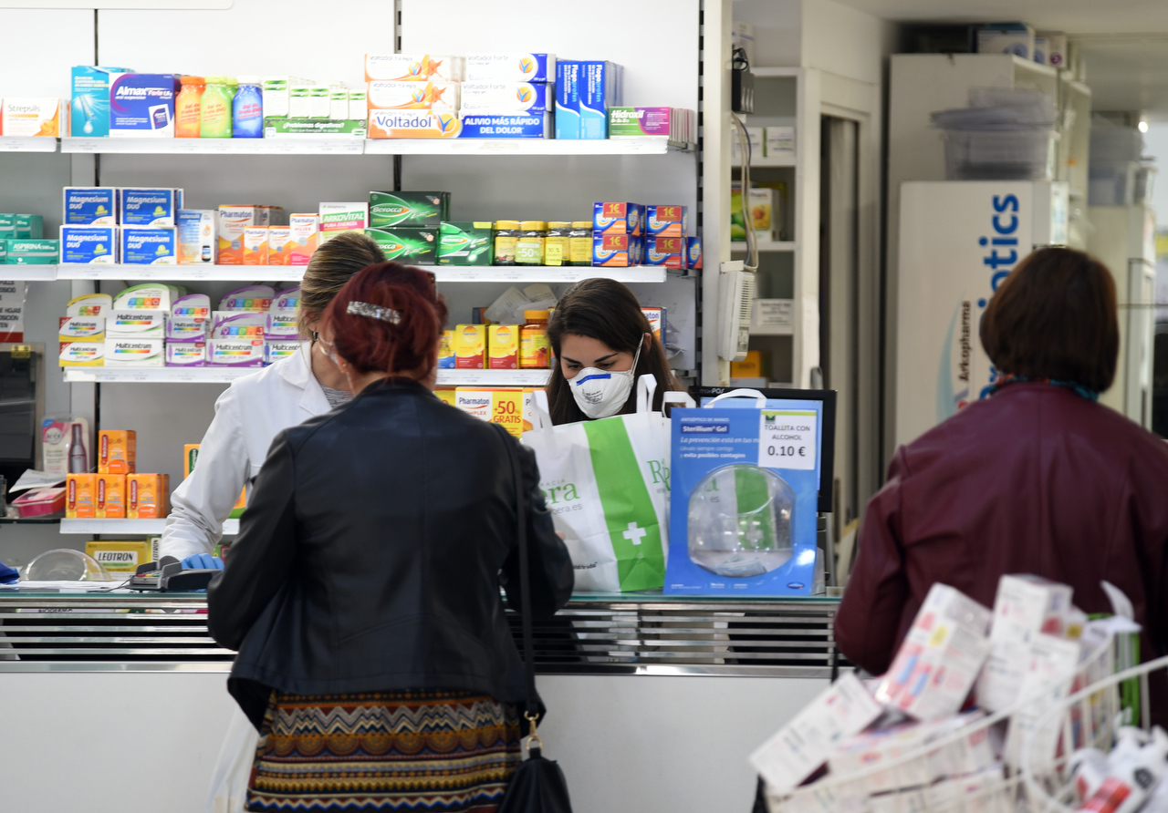 Sanidad incluye las diarreas, cefaleas o el dolor torácico como síntomas sospechosos de Covid-19