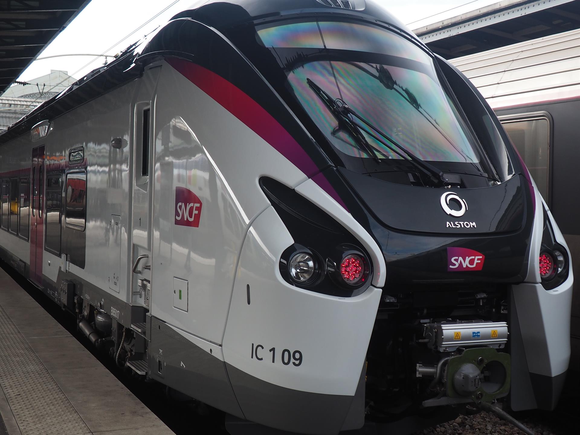Renfe, SNCF e Ilsa firman este lunes los contratos para empezar a competir en el AVE en diciembre