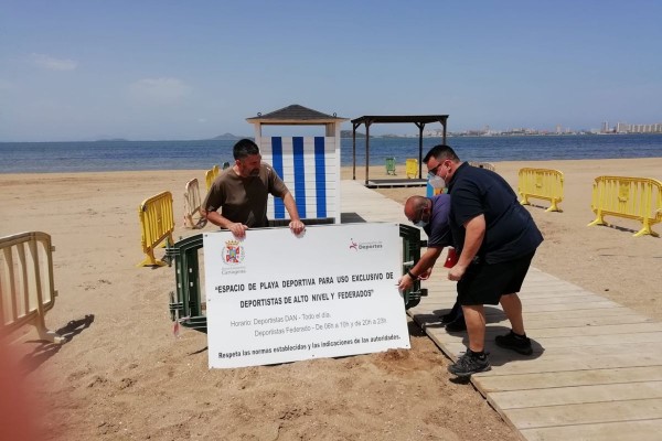 El ayuntamiento de Cartagena abre cuatro accesos al mar para deportistas de alto nivel y federados