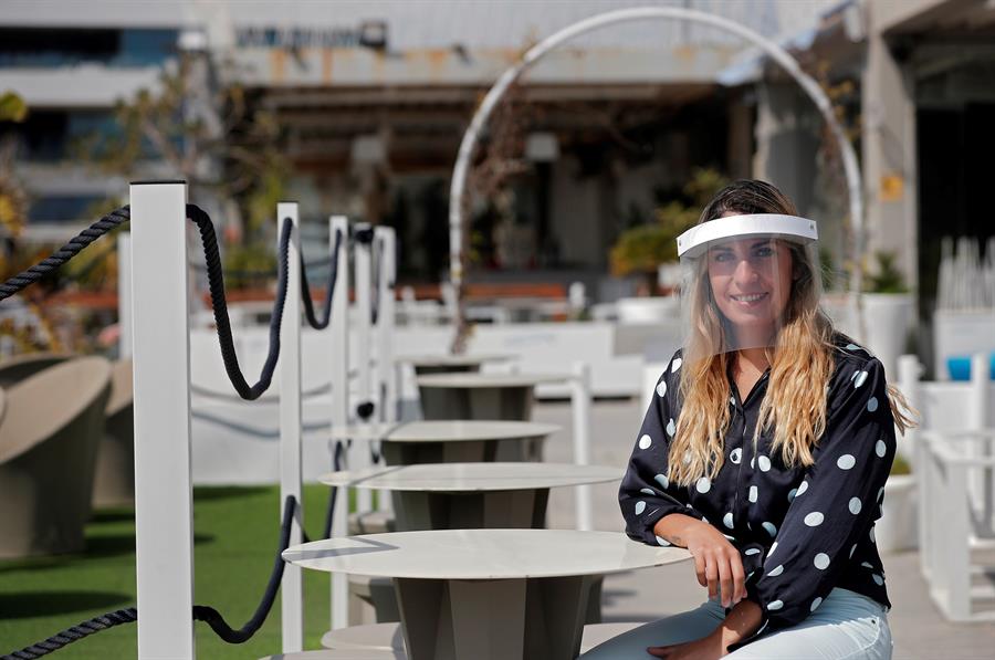 Mesas sin montar y cartas sin contacto manual: así se adapta un restaurante
