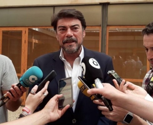 Alicante mantiene la suspensión de la ORA y revisa las iniciativas que iban a impulsar la desescalada 