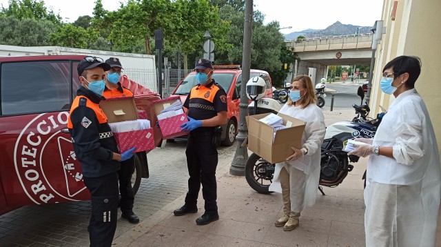 Benicàssim distribuye 25.000 mascarillas entre el vecindario del municipio