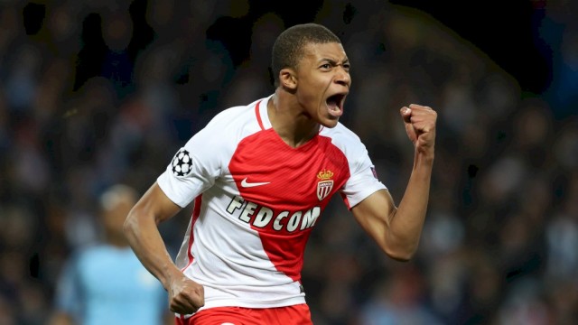 Zidane llamó a Mbappé para prometerle minutos en el Madrid, según 