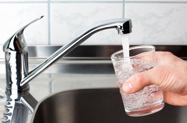 Murcia pide a Canales del Taibilla que se 'moje' y rebaje el precio del agua 